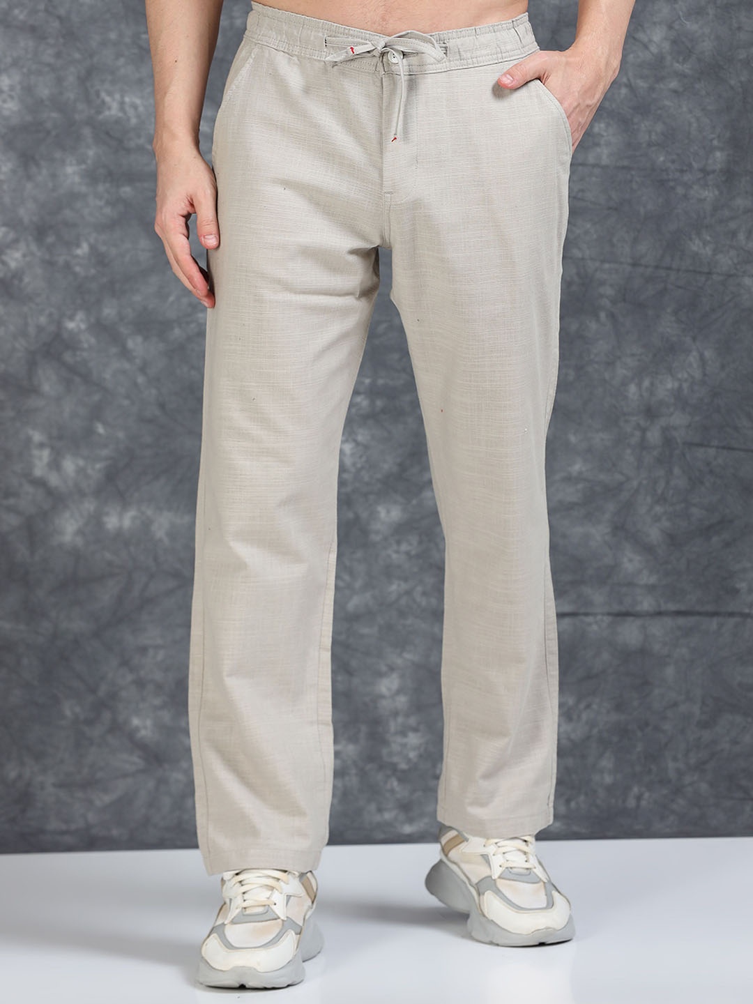 

The Roadster Lifestyle Co Men Loose Fit Trousers, Beige