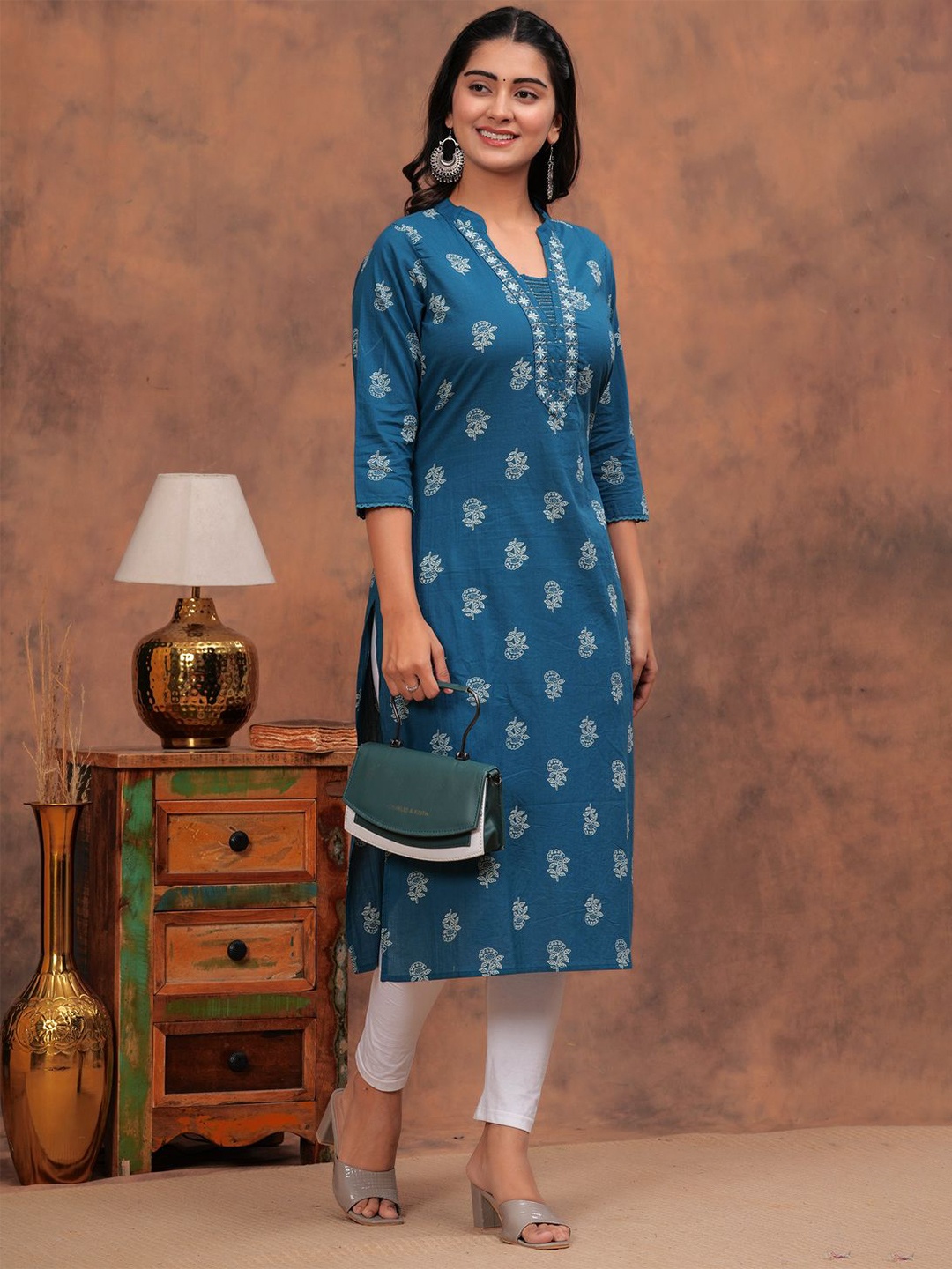 

TOULIN Women Printed Pure Cotton Calf Length Straight Kurtas, Blue