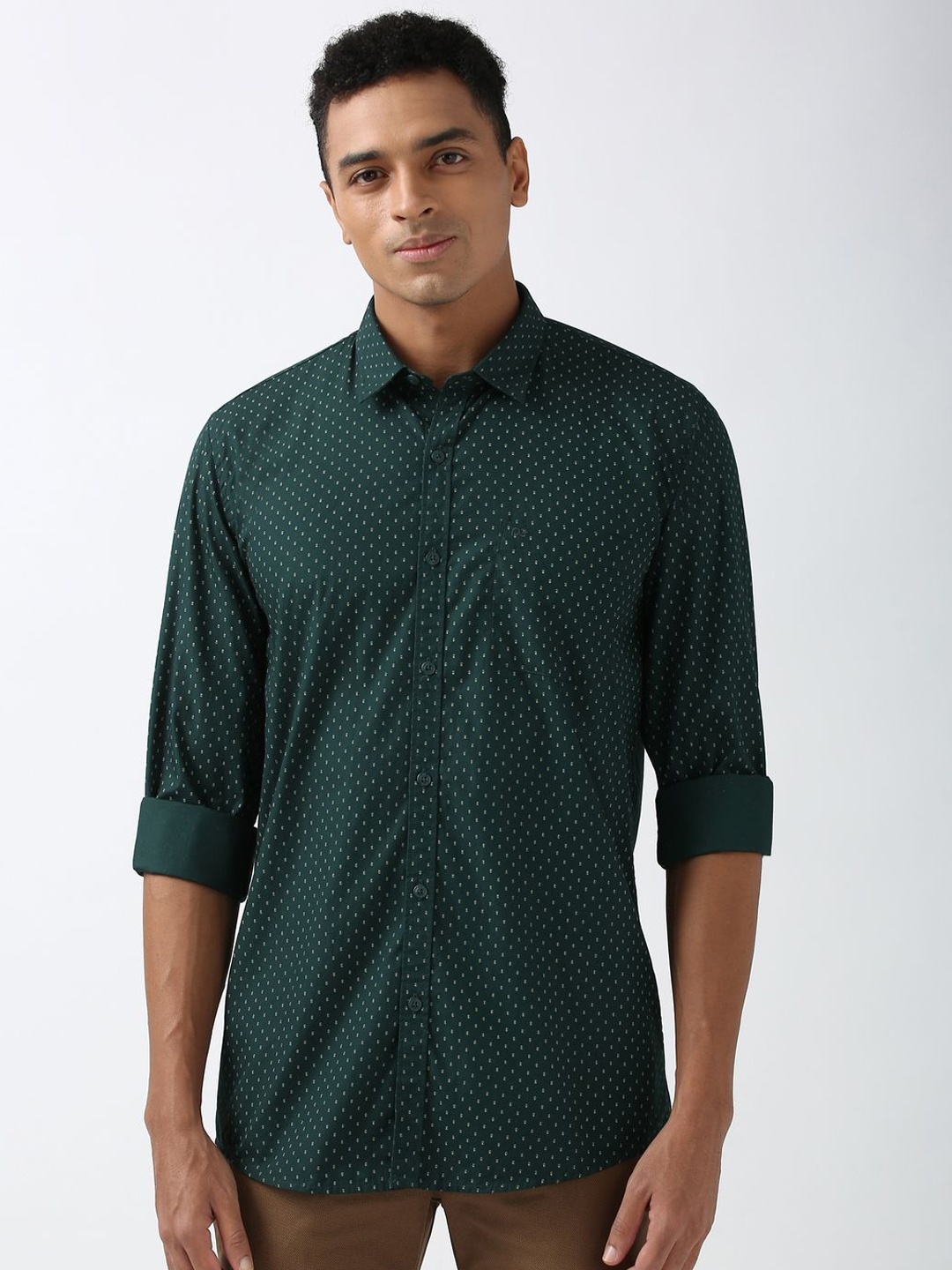 

Peter England Casuals Men Spread Collar Micro Ditsy Printed Cotton Slim Fit Casual Shirt, Green