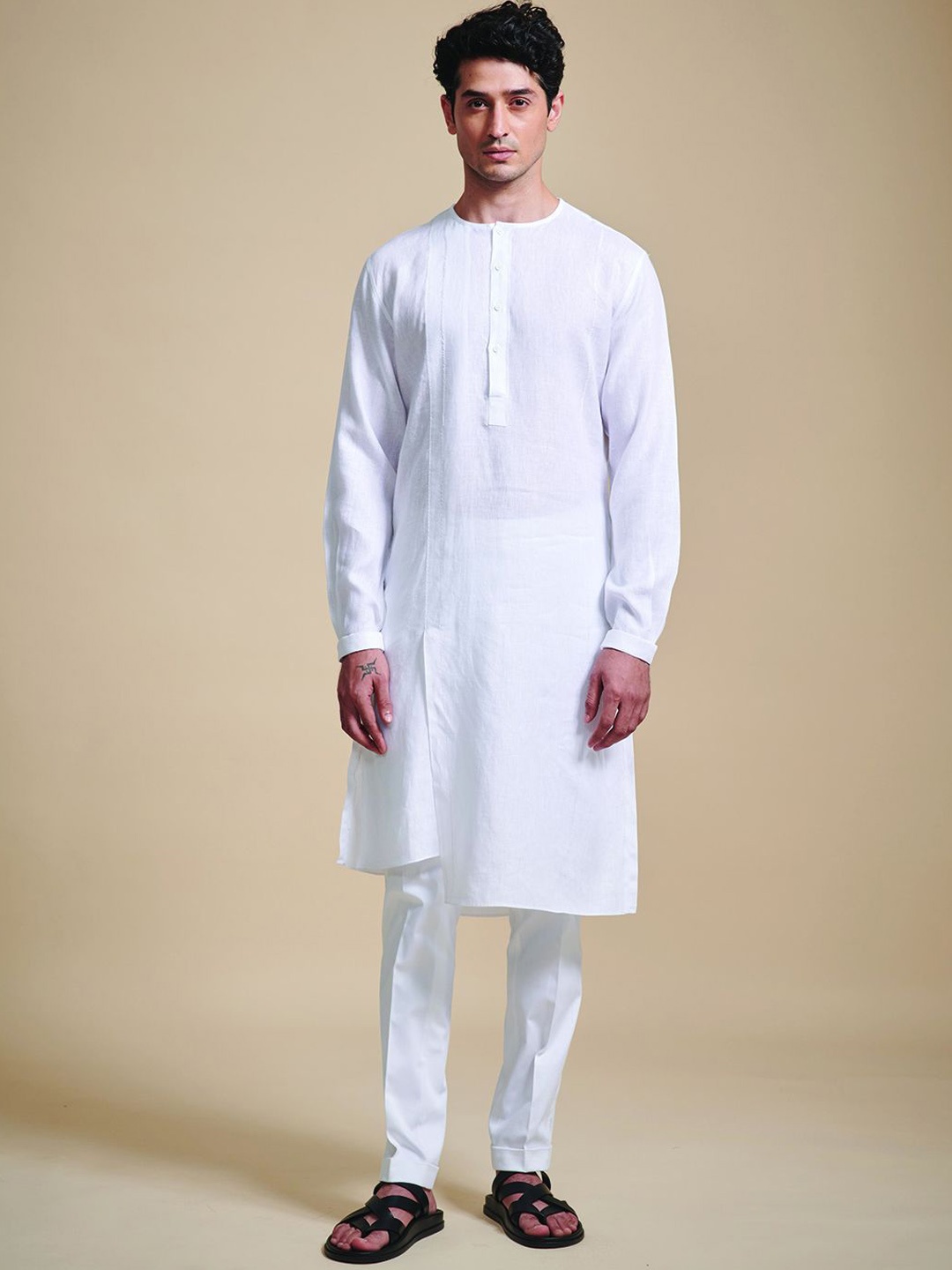 

RR Blue Men Chikankari Kurta, White