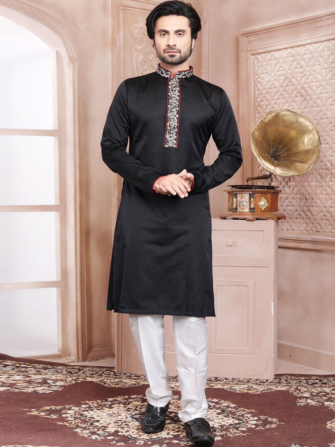 

EVASTRO Men Ethnic Motifs Embroidered Regular Pure Cotton Kurta with Trousers, Black