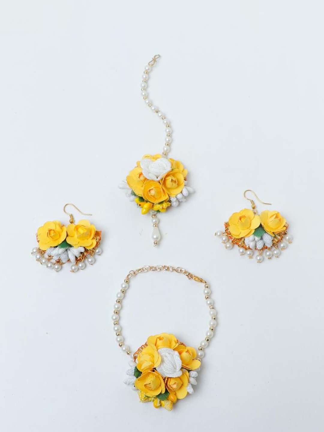 

Daizy Girls Flower Beaded Maang Tikka & Earings & Bracelet, Yellow