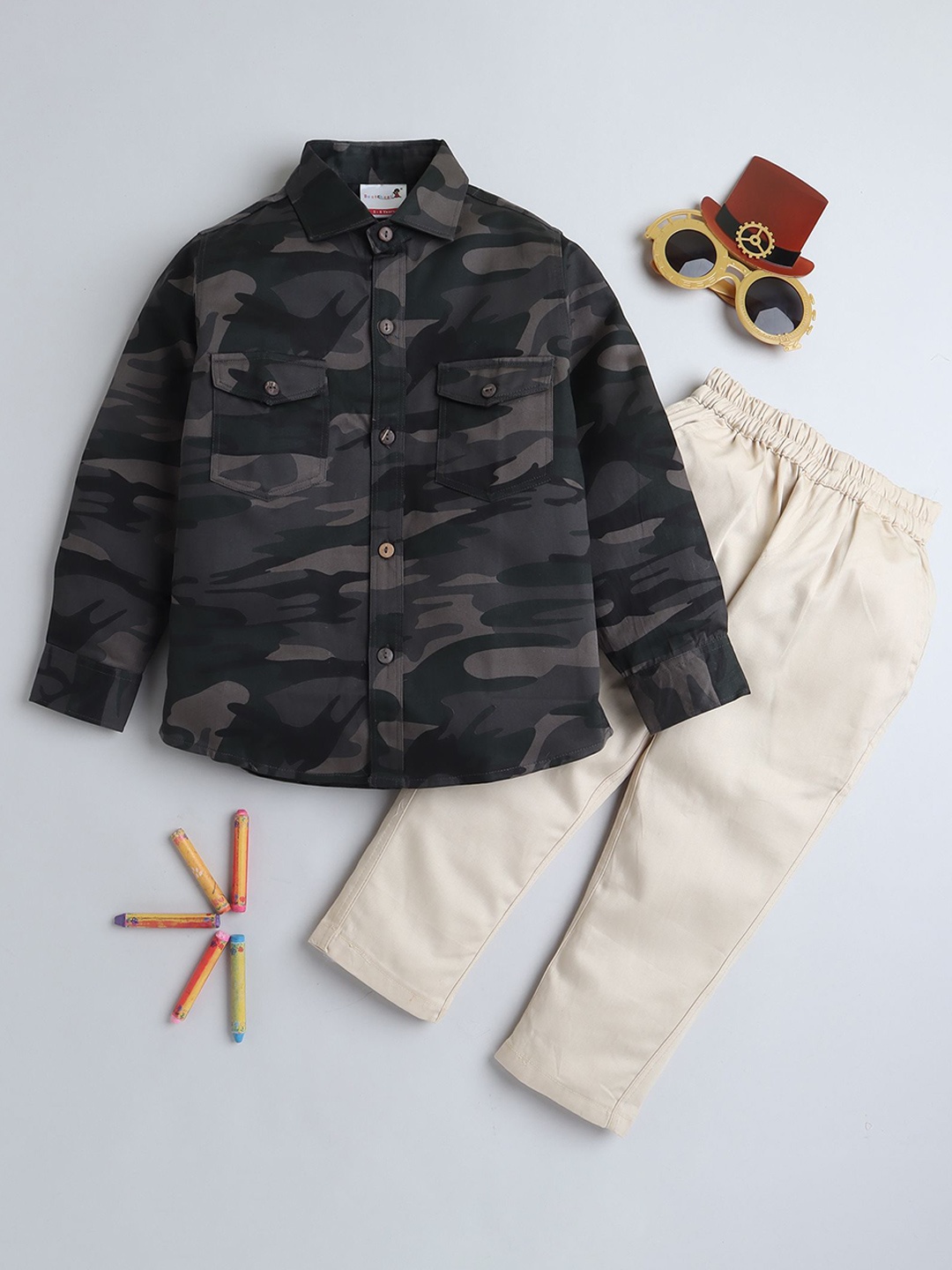 

BAATCHEET Boys Printed Shirt with Trousers, Grey