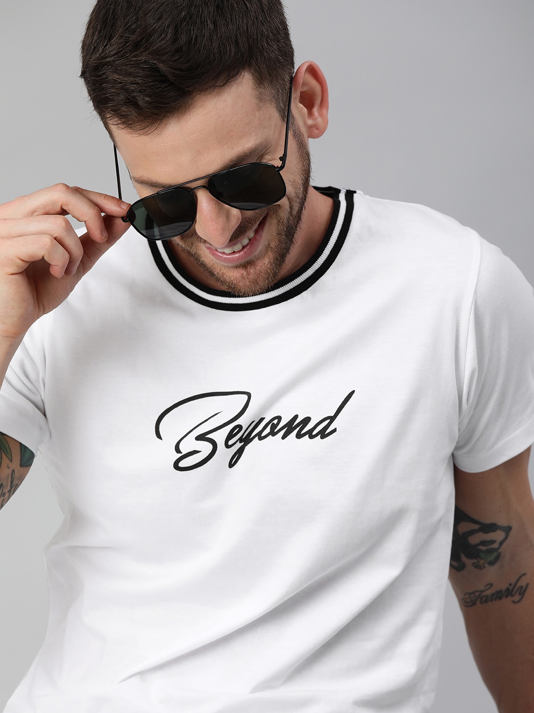 

HERENOW Men White Printed Round Neck Pure Cotton T-shirt