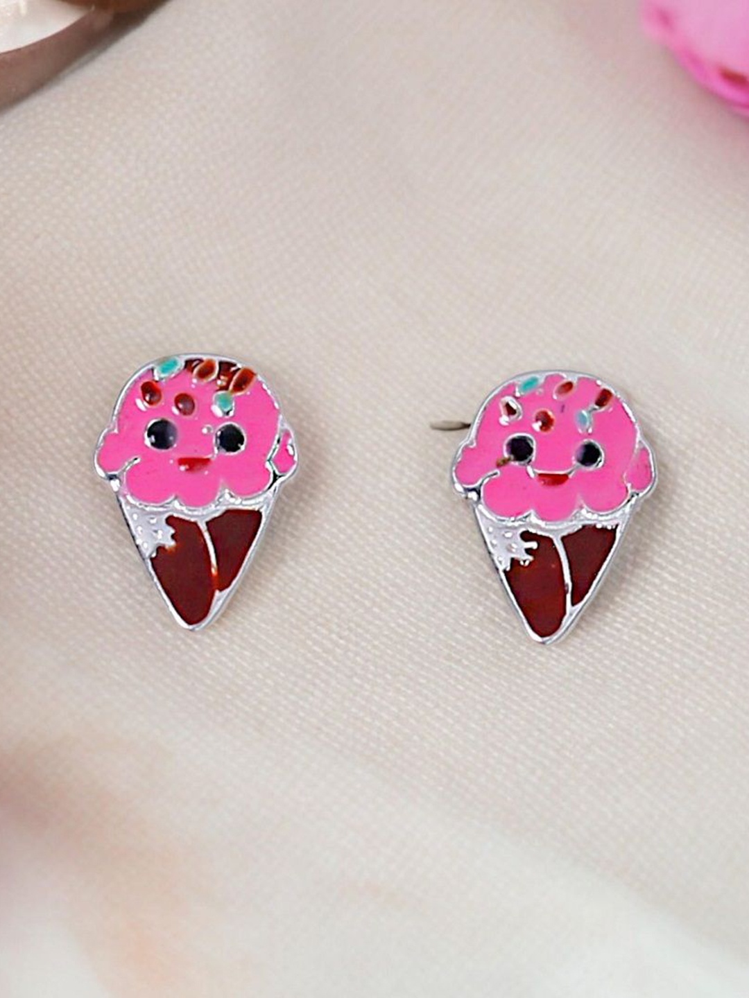 

Taraash Contemporary Studs Earrings, Silver