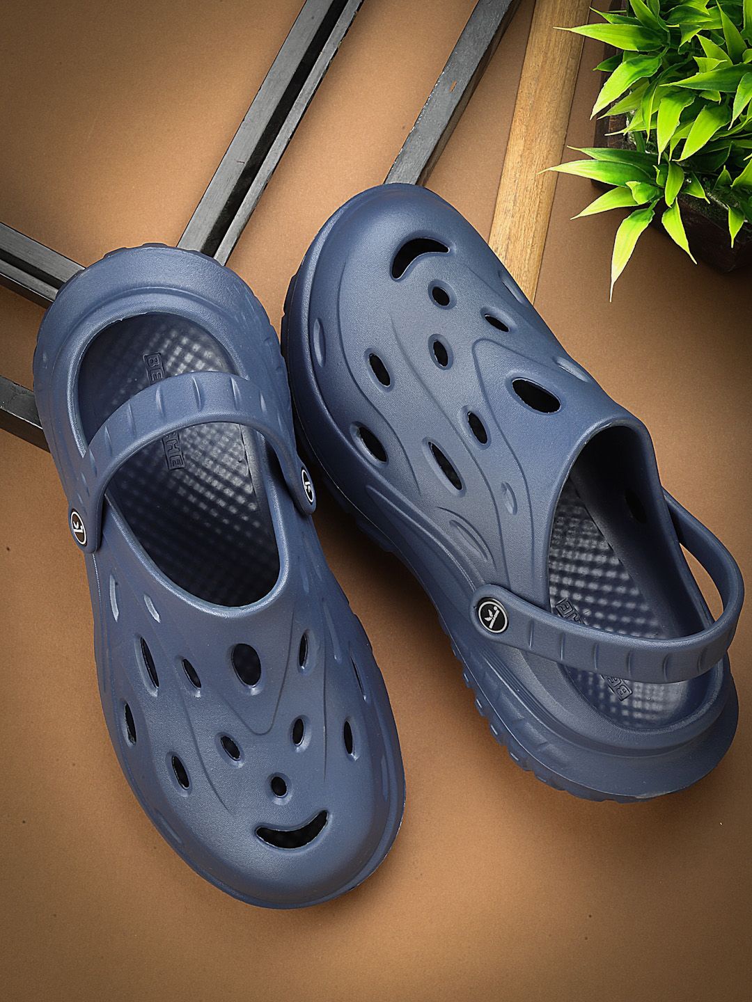 

BERSACHE Men Rubber Clogs, Blue