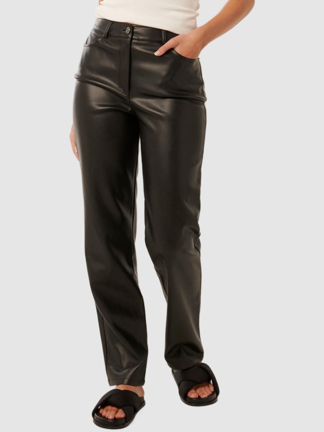 

Forever New Women Relaxed Straight Leg Straight Fit High-Rise Trousers, Black