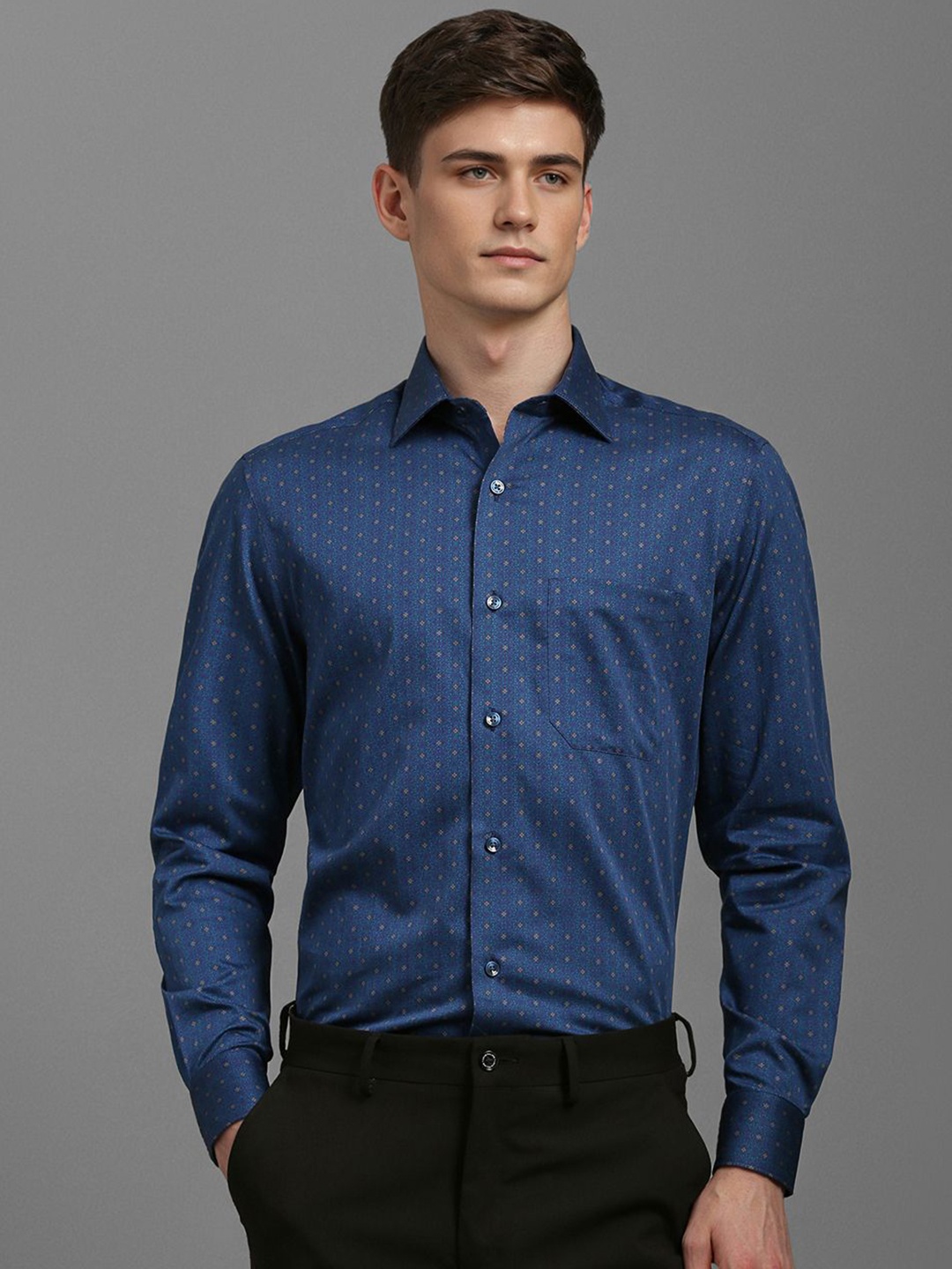 

Louis Philippe Men Classic Opaque Printed Formal Shirt, Navy blue