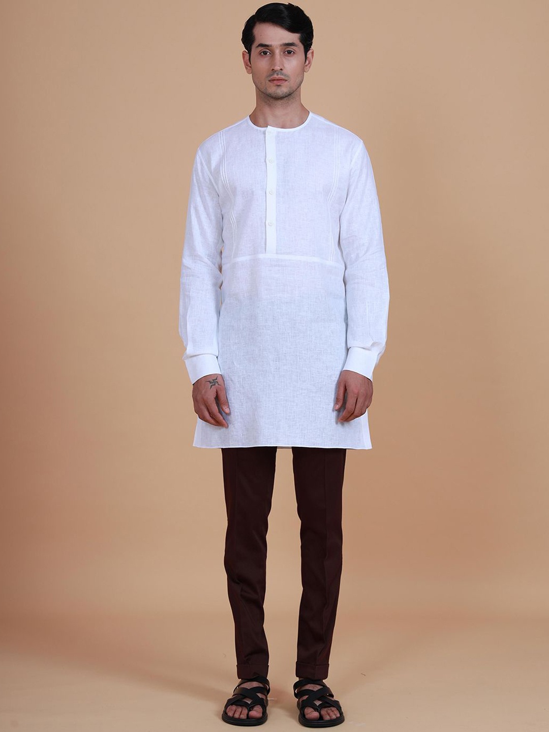 

RR Blue Men Embroidered Chikankari Kurta, White