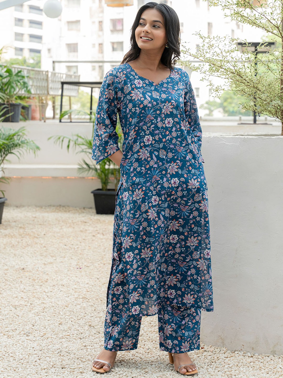 

GULABOSITABO Women Floral Printed Regular Pure Cotton Kurta with Trousers, Blue