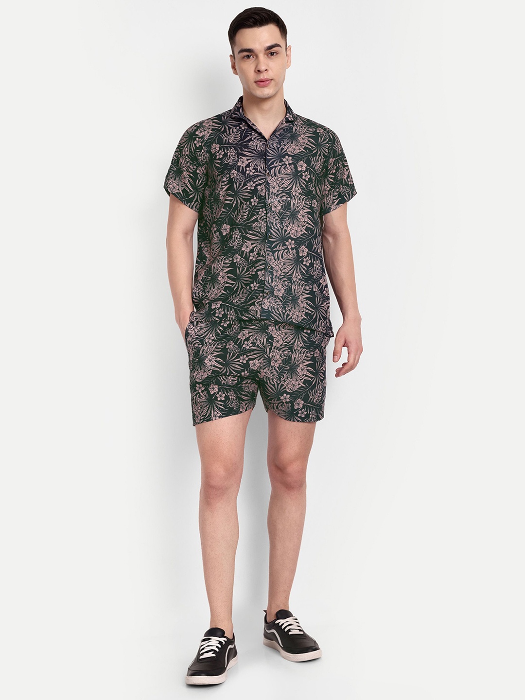 

TILISM Men Printed Pure Cotton Shirt & Shorts, Green