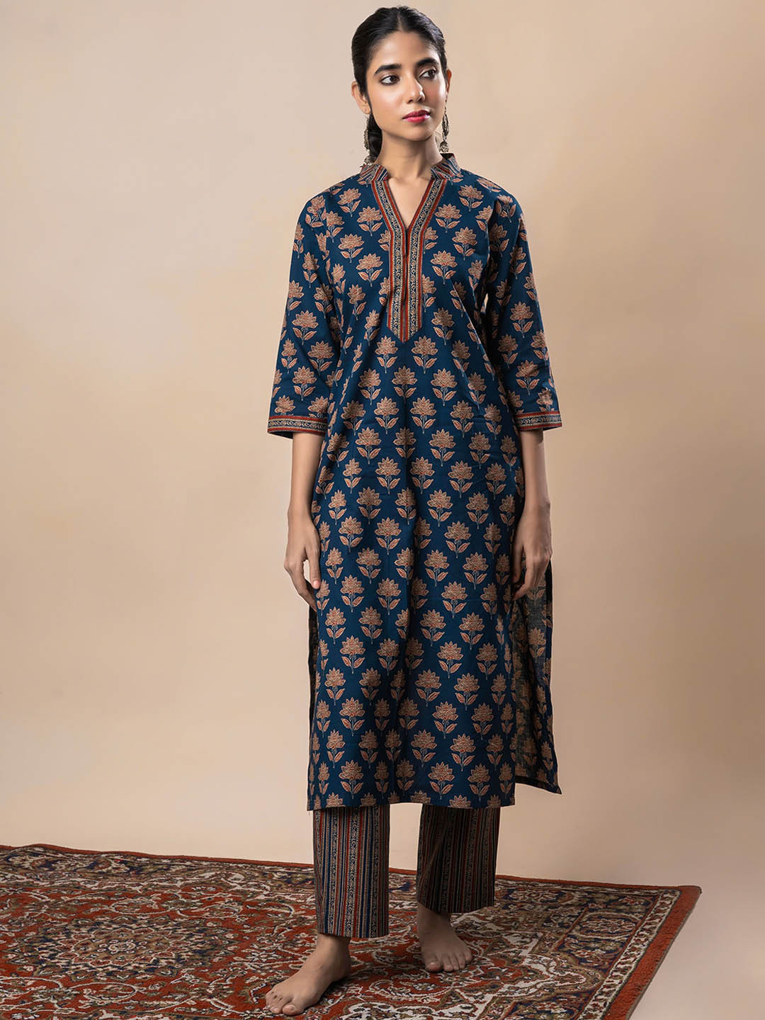 

GULABOSITABO Women Ethnic Motifs Printed Regular Pure Cotton Kurta with Trousers, Blue