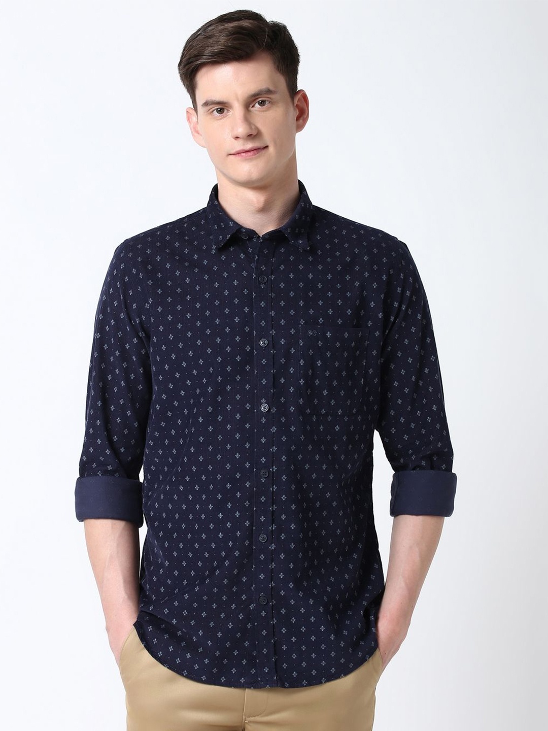 

Peter England Casuals Men Spread Collar Floral Printed Cotton Slim Fit Casual Shirt, Navy blue