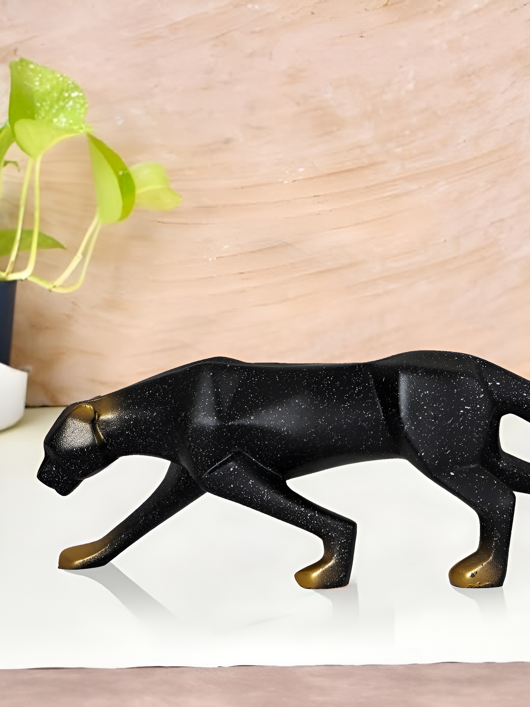 

Zart Black Idol Showpiece