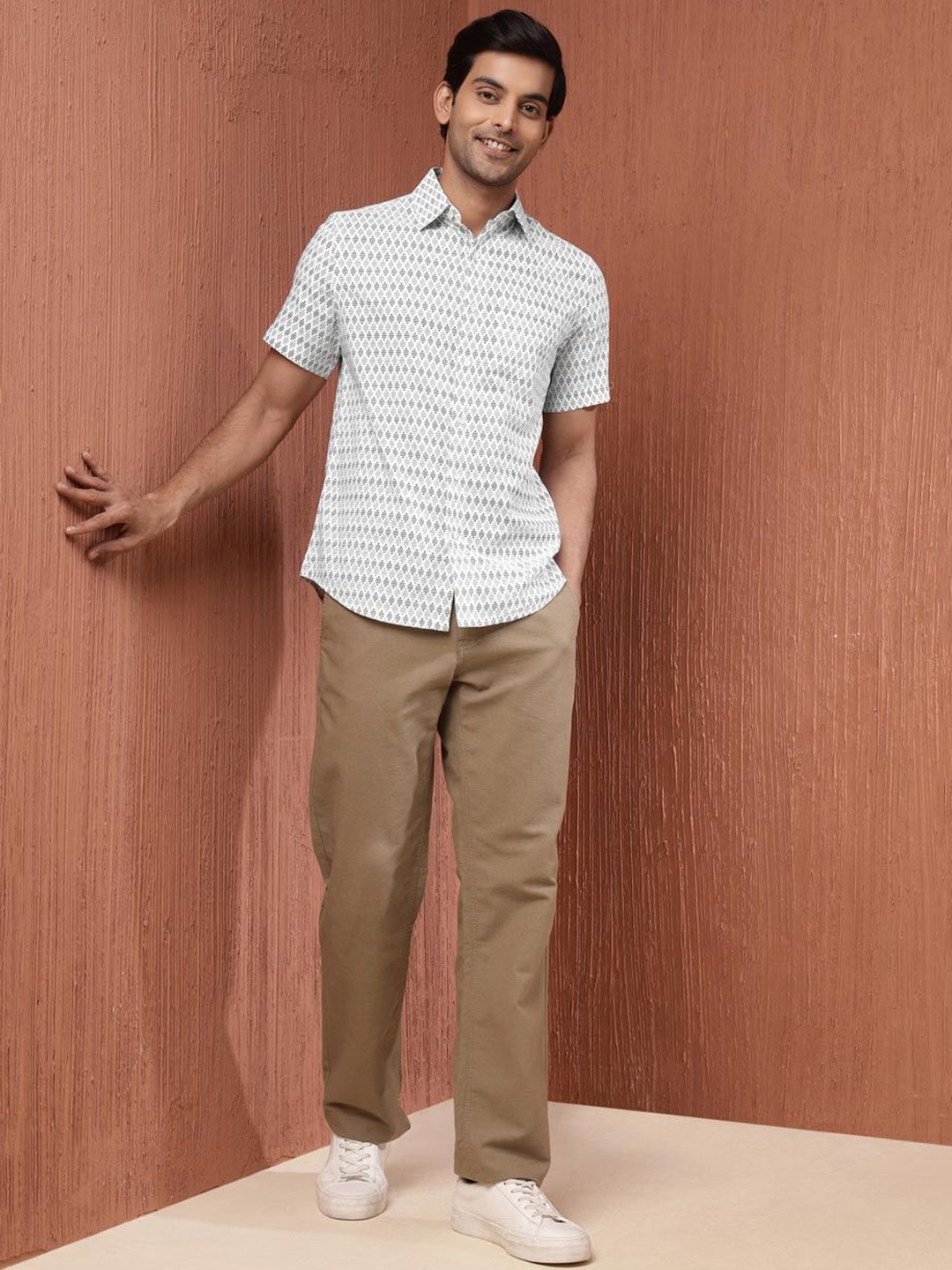 

Fabindia Men Slim Fit Opaque Printed Casual Shirt, White