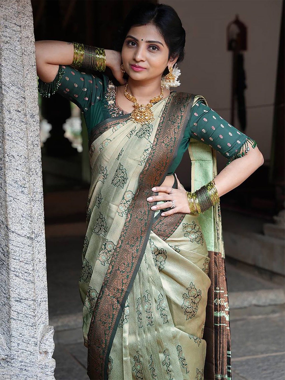 

Anouk Women Floral Zari Kanjeevaram Saree, Green