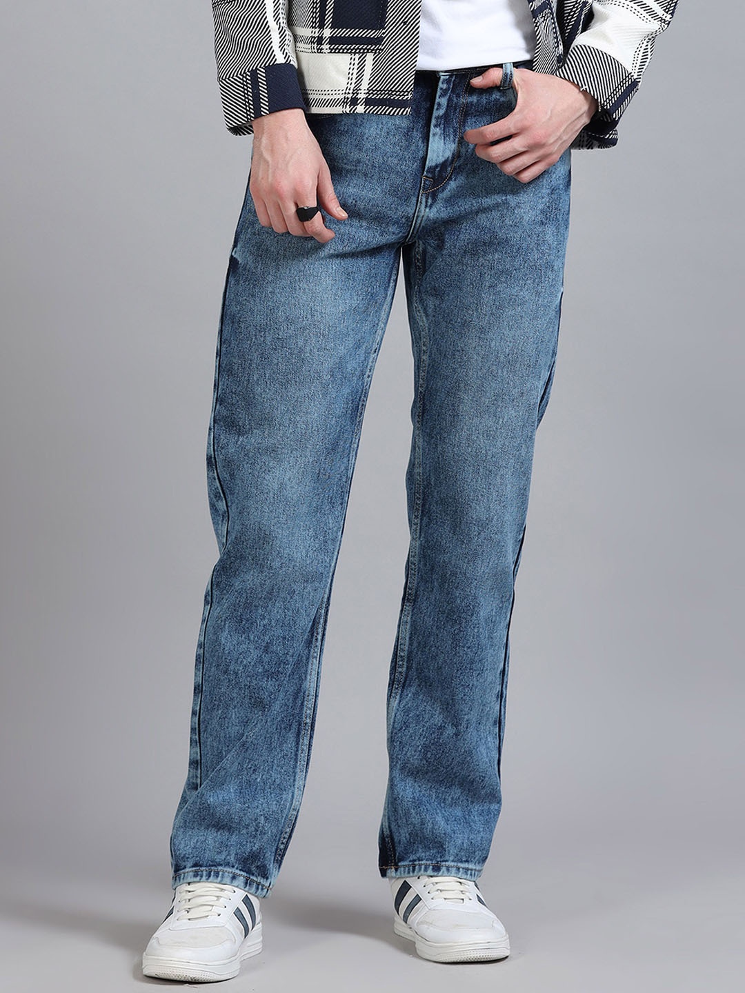 

The Roadster Lifestyle Co Men Pure Cotton Relaxed-Fit Mid-Rise Jeans, Blue
