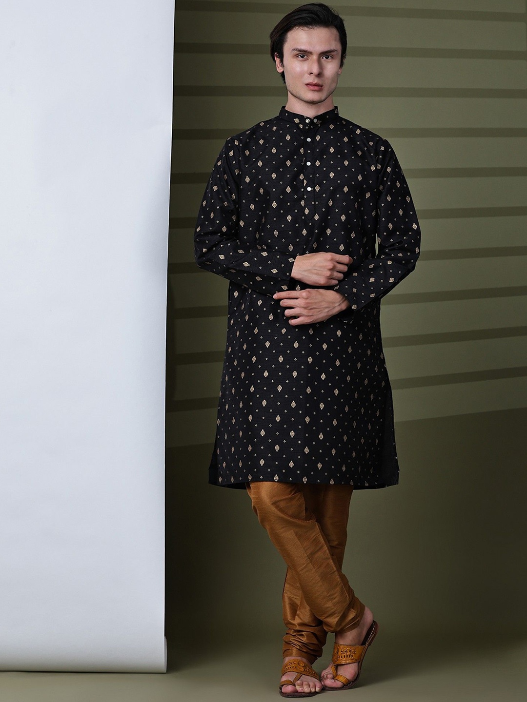 

SKAVIJ Men Ethnic Motifs Printed Regular Kurta with Pyjamas, Black