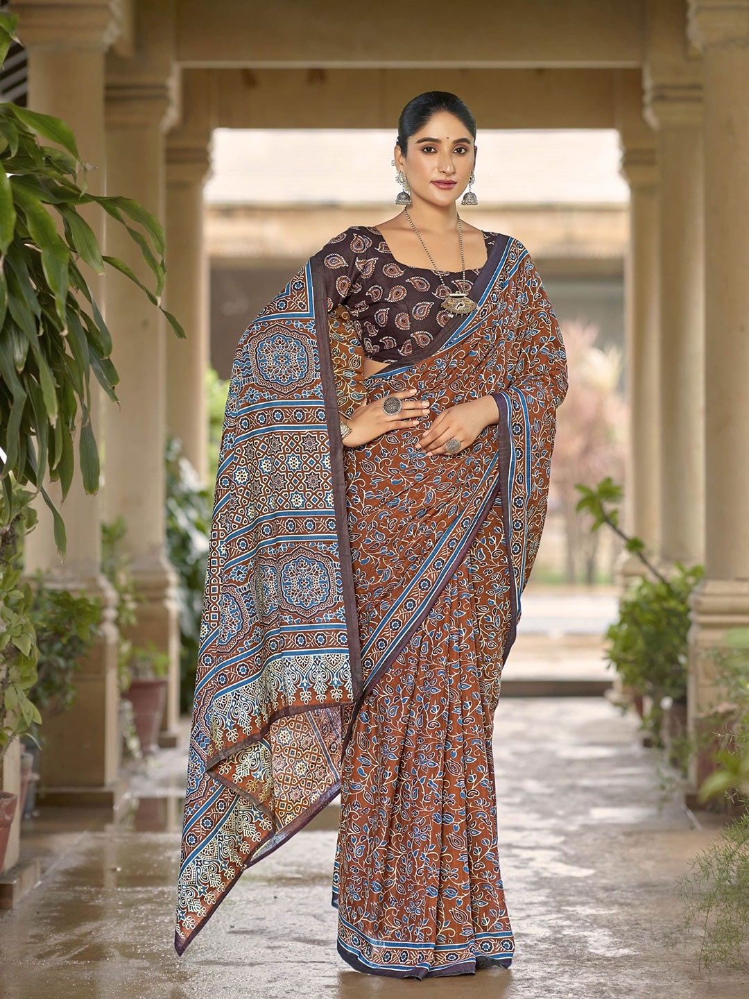 

Chandbaali Ajrak Printed Pure Cotton Bagru Saree, Brown