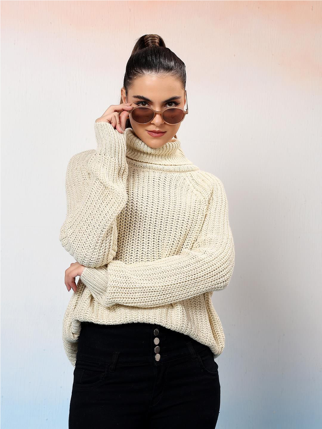 

Kotty Women Turtle Neck Long Sleeves Pullover, Beige