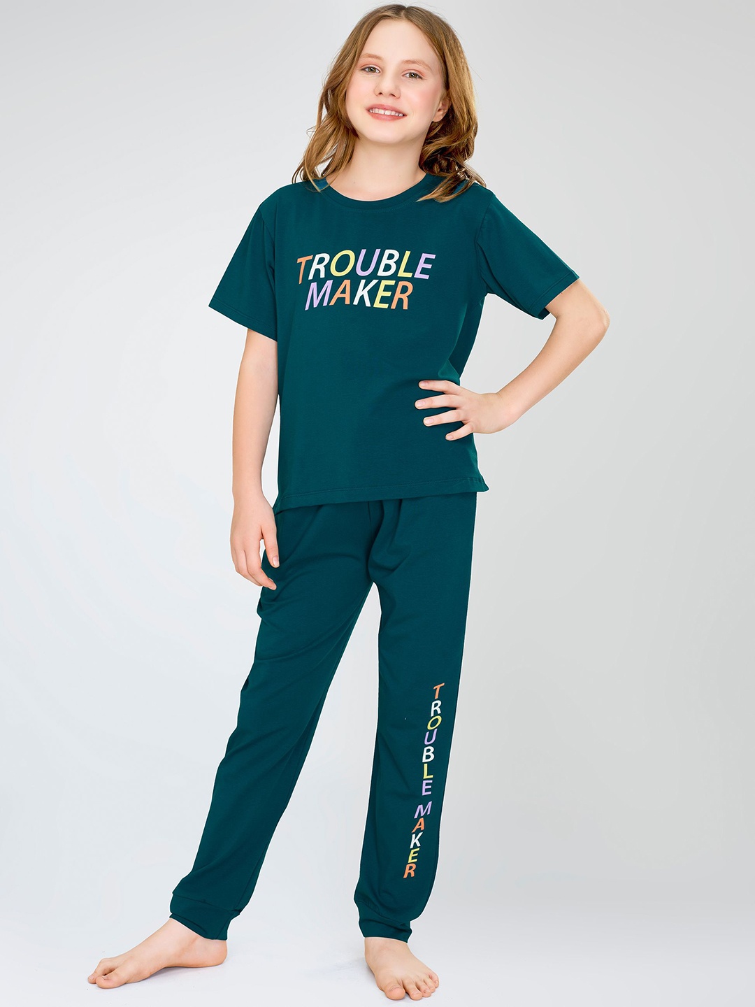 

Zeyo Girls Typography Printed Cotton Night suit, Green