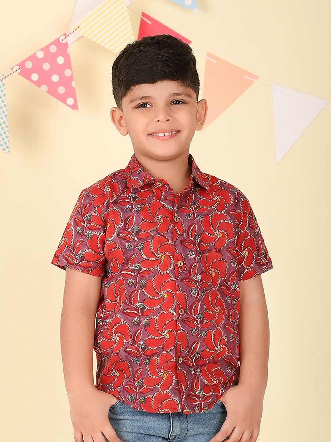 

Fabindia Boys Opaque Printed Casual Shirt, Red