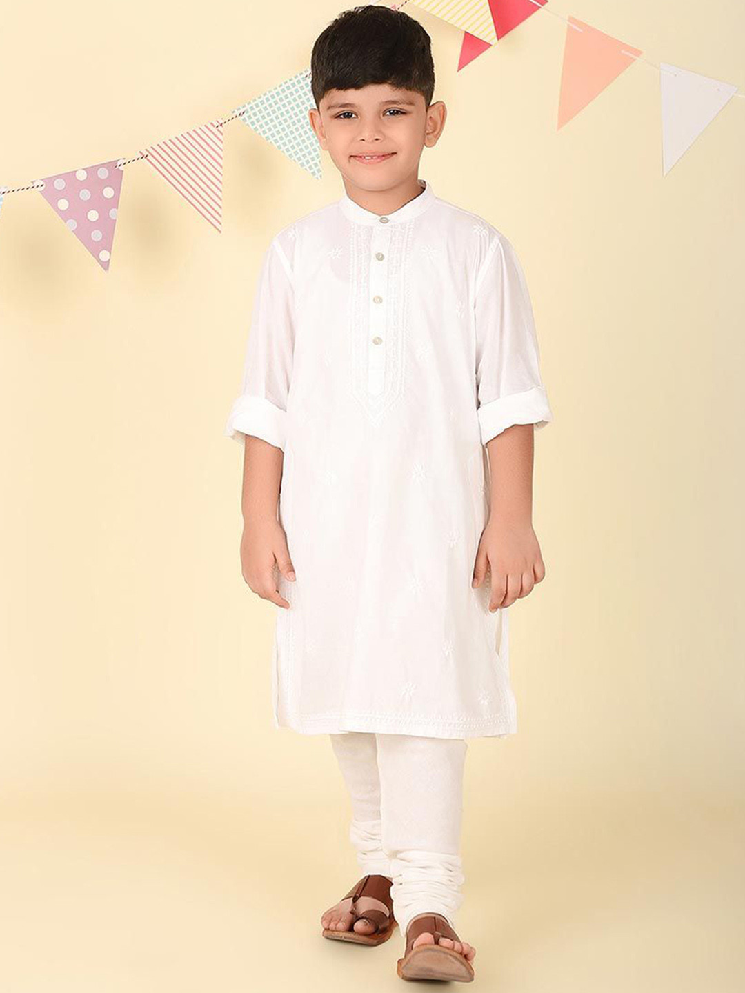 

Fabindia Boys Ethnic Motifs Embroidered Cold-Shoulder Sleeves Thread Work Kurta, White