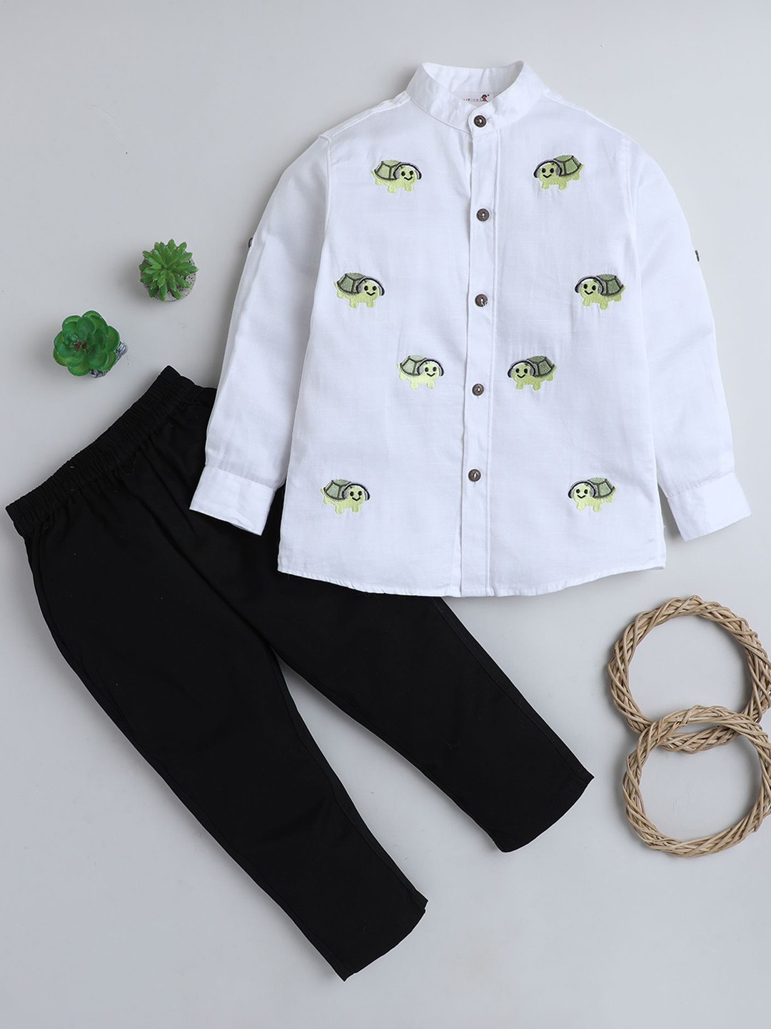 

BAATCHEET Boys Shirt with Trousers, White