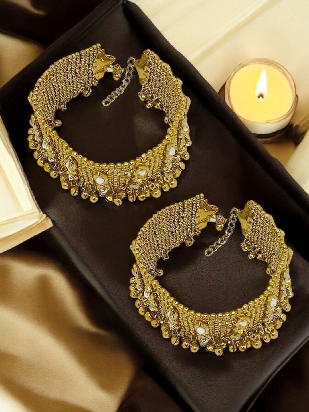 

FEMMIBELLA Gold-Plated Kundan Anklet