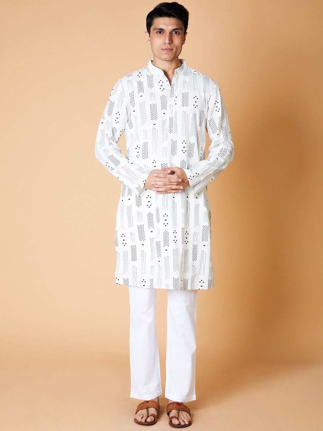 

Ekmatra Men Tribal Printed Thread Work Khadi Handloom Kurta, White