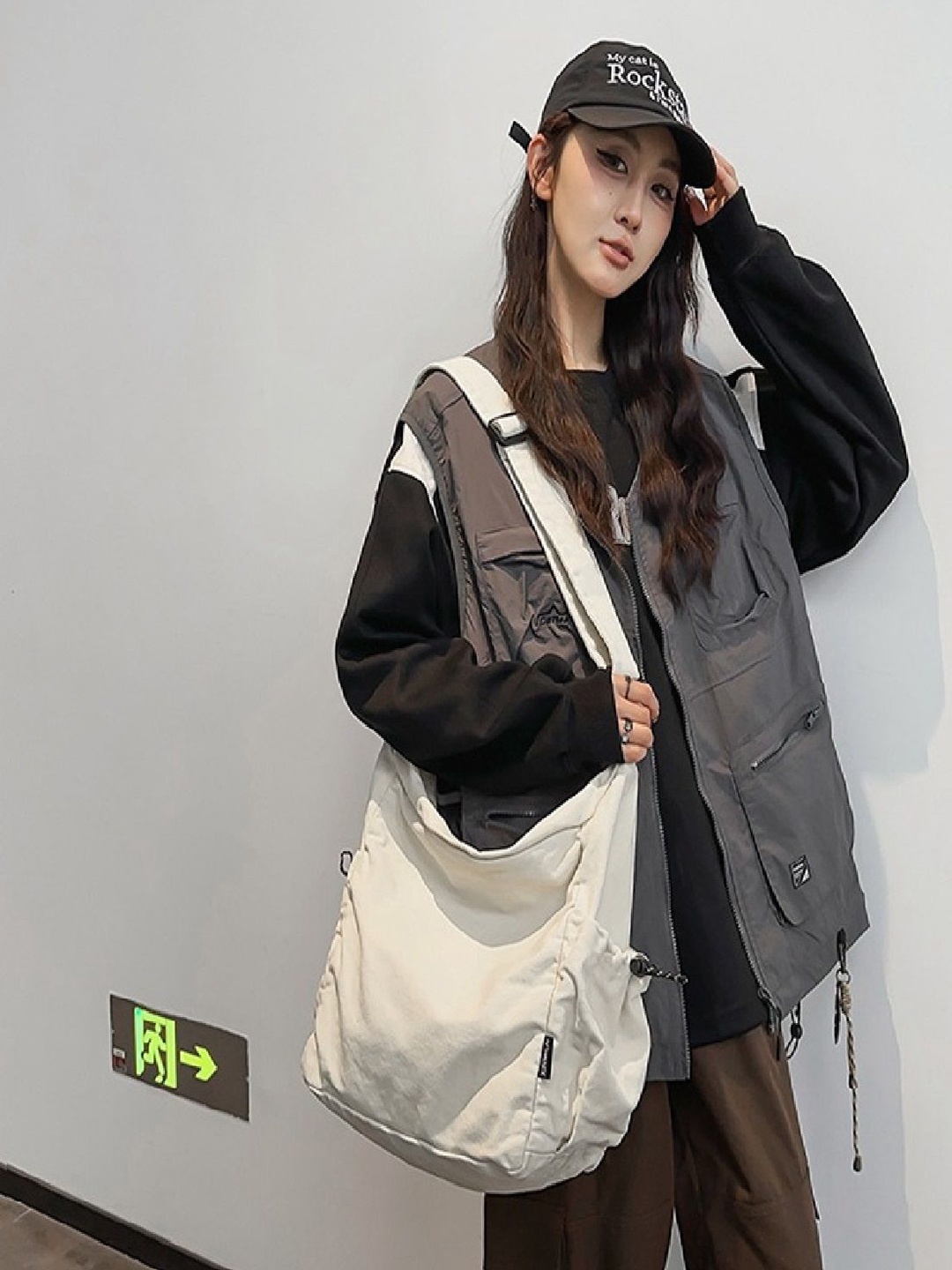 

StyleCast White Solid Stylish Shoulder Bag