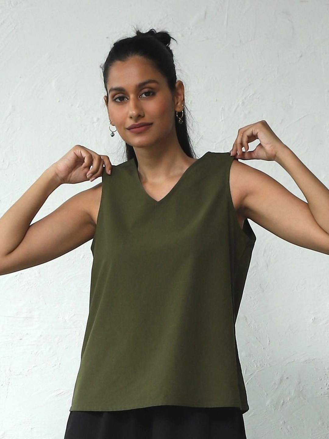 

Canoopi Women V-Neck Sleeveless Cotton Top, Olive