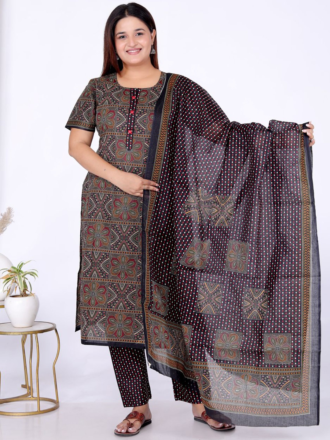 

Jevi Prints Women Floral Printed Regular Pure Cotton Kurta with Trousers & With Dupatta, Black