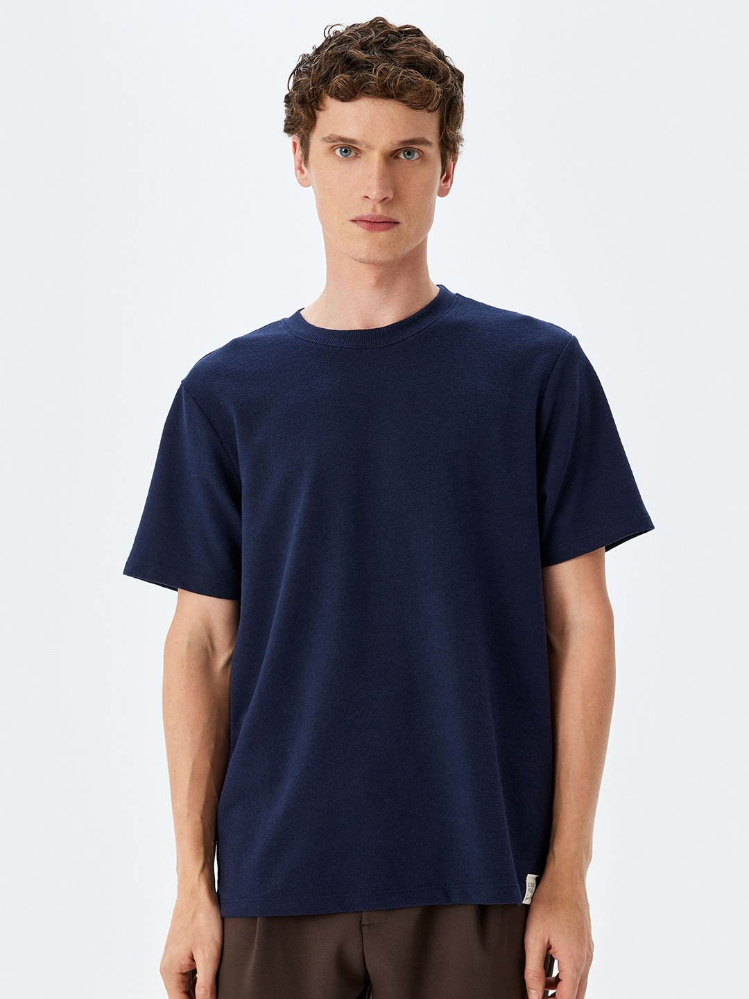 

Koton Men Solid Round Neck T-shirt, Navy blue