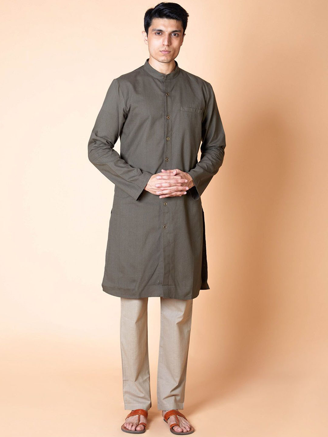 

Ekmatra Men Thread Work Khadi Handloom Kurta, Olive