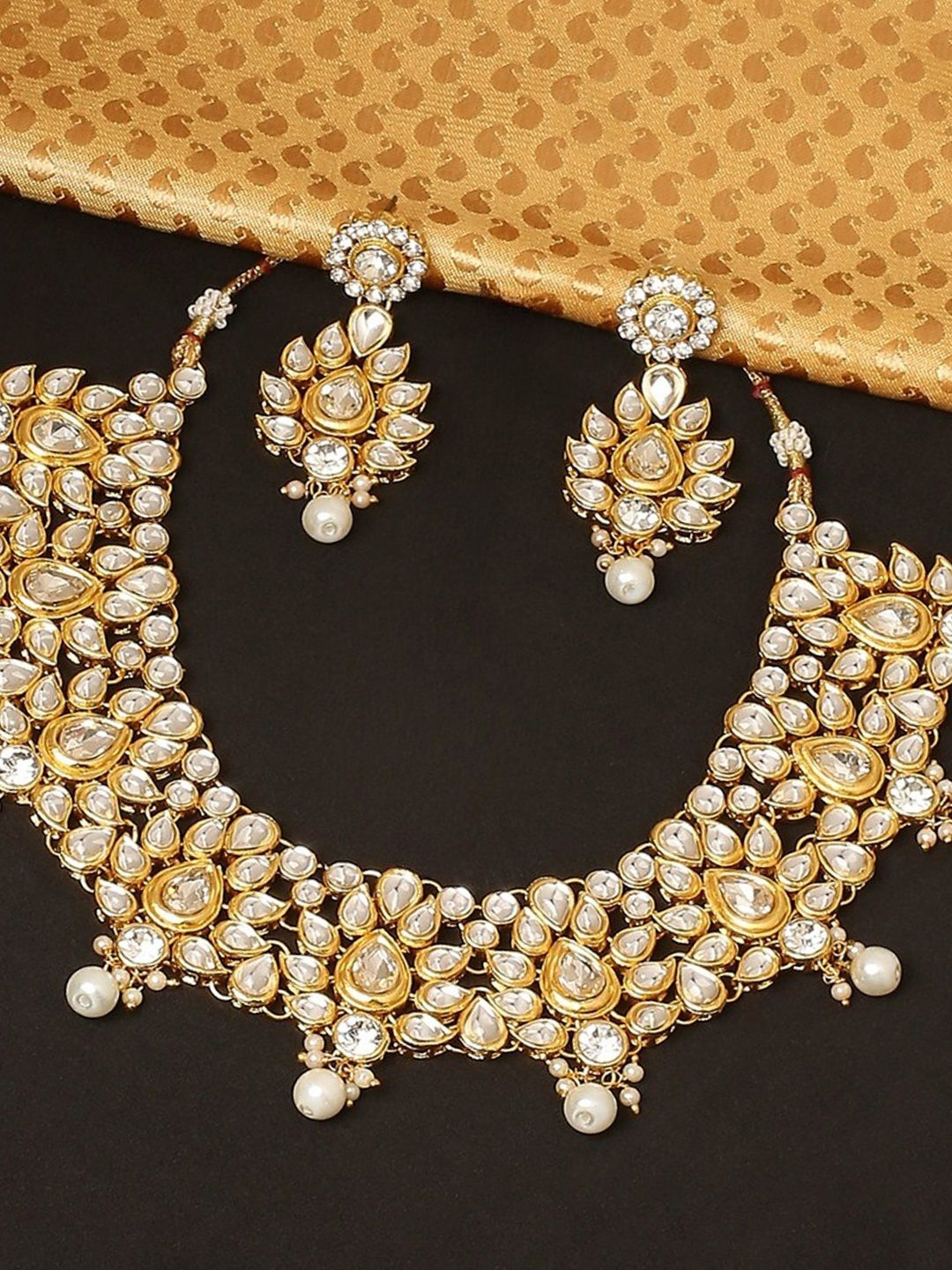 

Anouk Kundan Stones-Studded & Pearls Beaded Jewellery Set, Gold