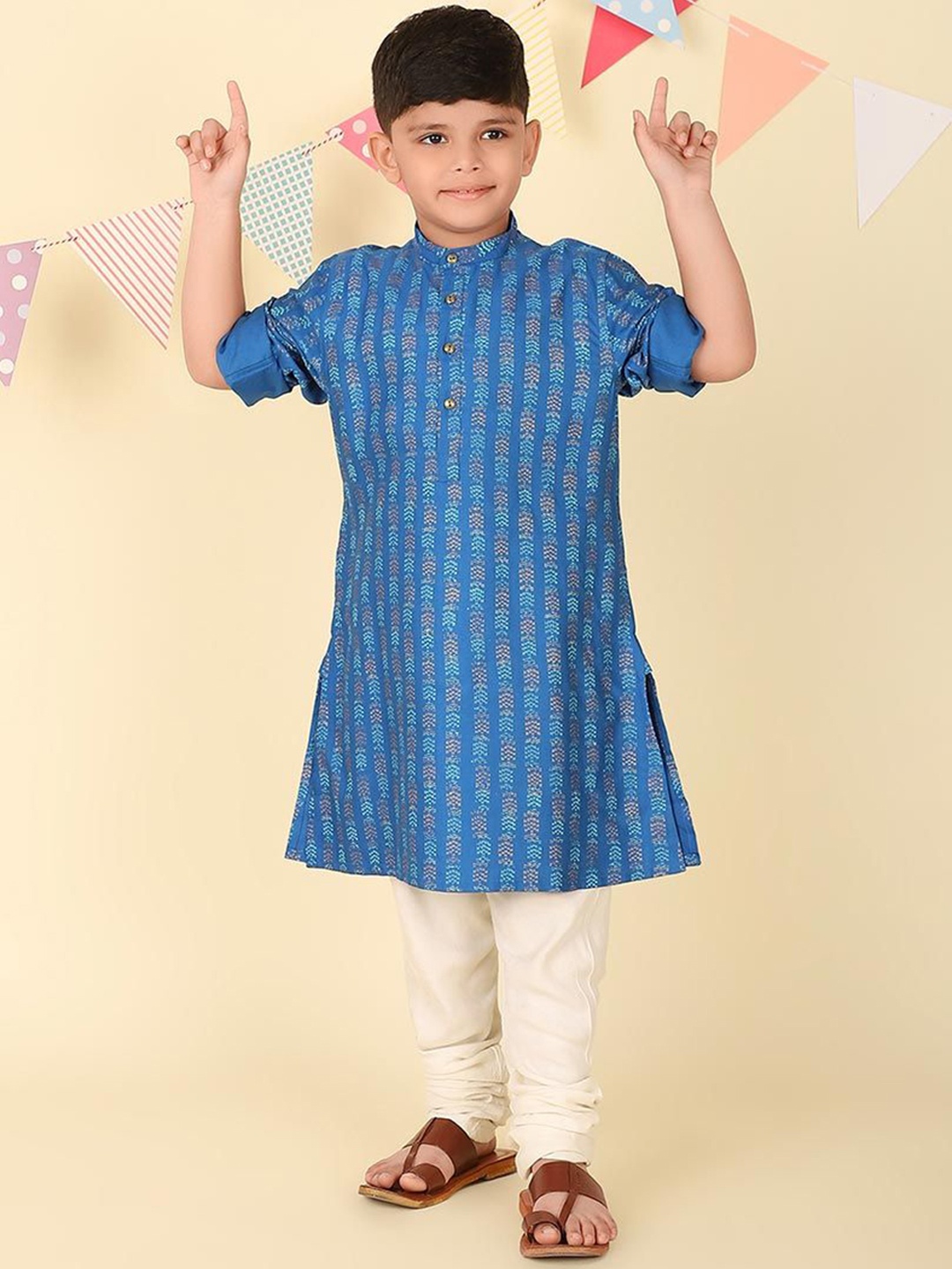 

Fabindia Boys Printed Cold-Shoulder Sleeves Mirror Work Kurta, Blue