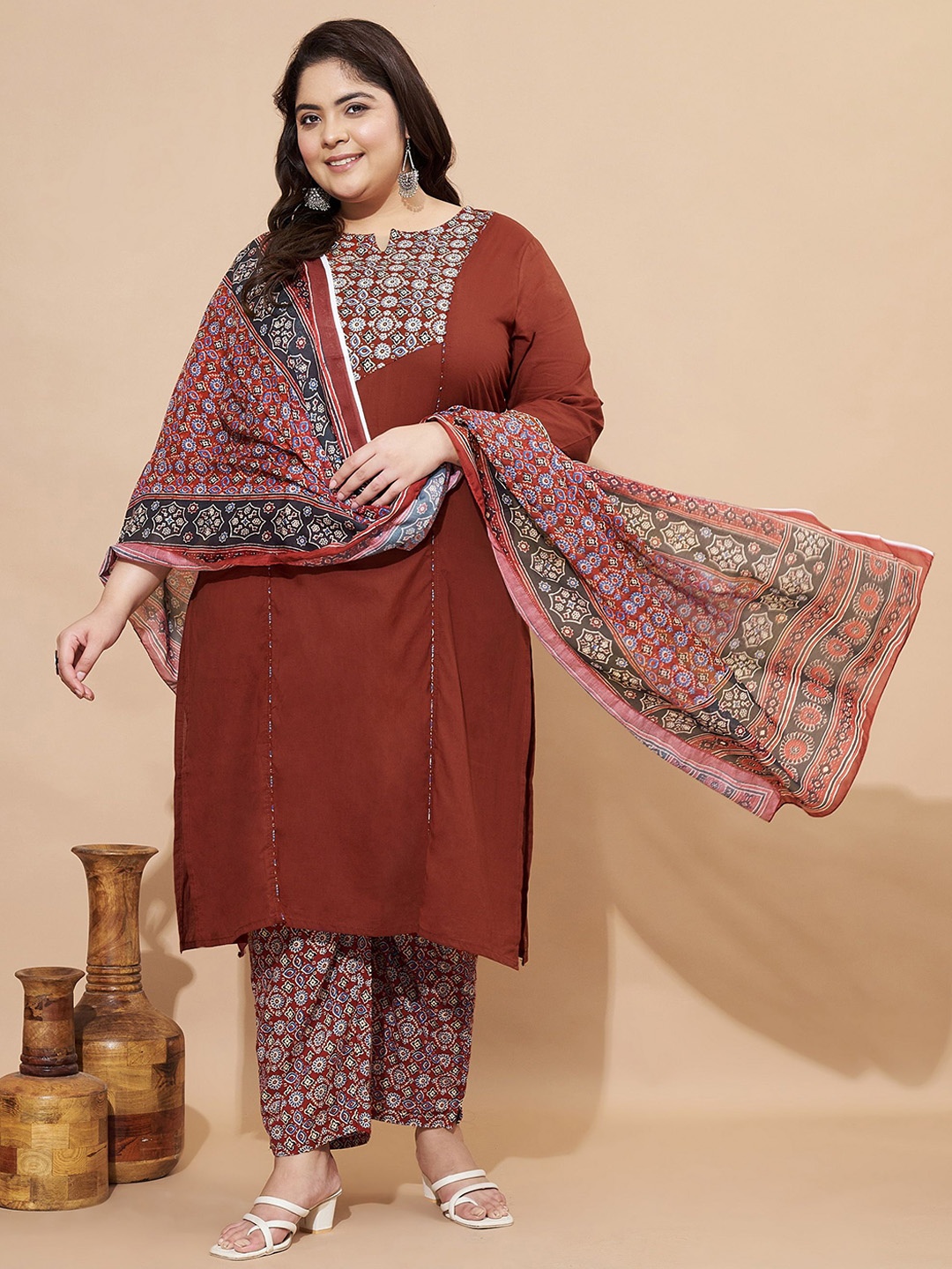 

Vbuyz Women Floral Printed Regular Kurta with Trousers & With Dupatta, Maroon