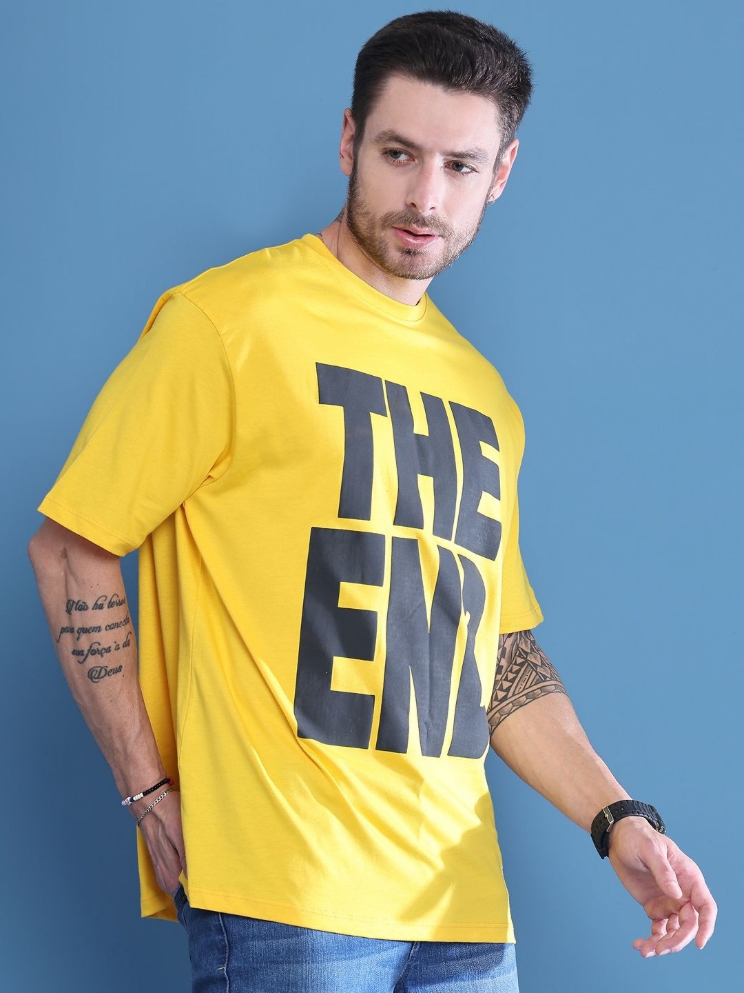 

DOOR74 Men Typography Printed Drop-Shoulder Sleeves T-shirt, Yellow