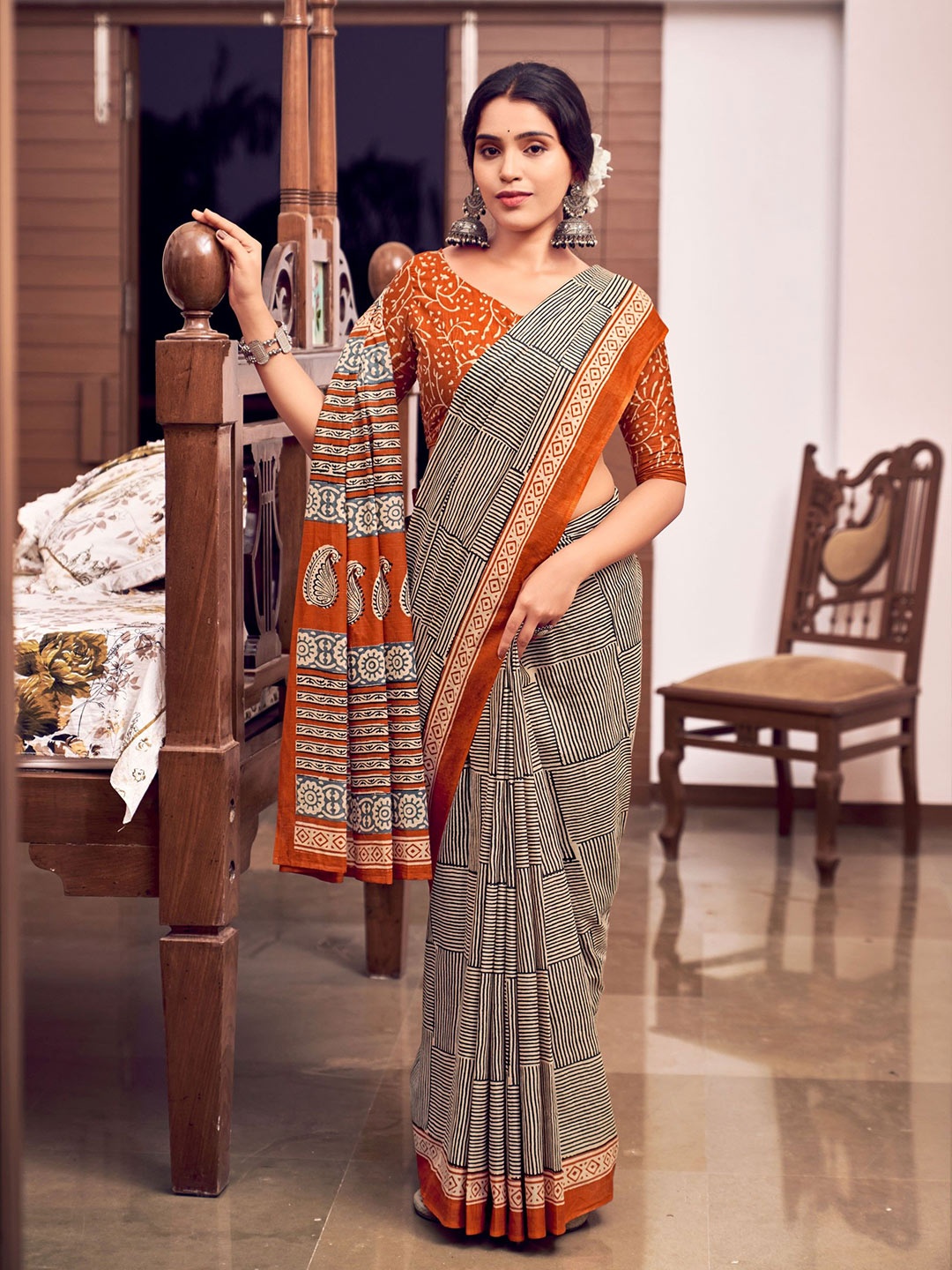

Chandbaali Ajrak Block Pure Cotton Bagru Saree, Orange