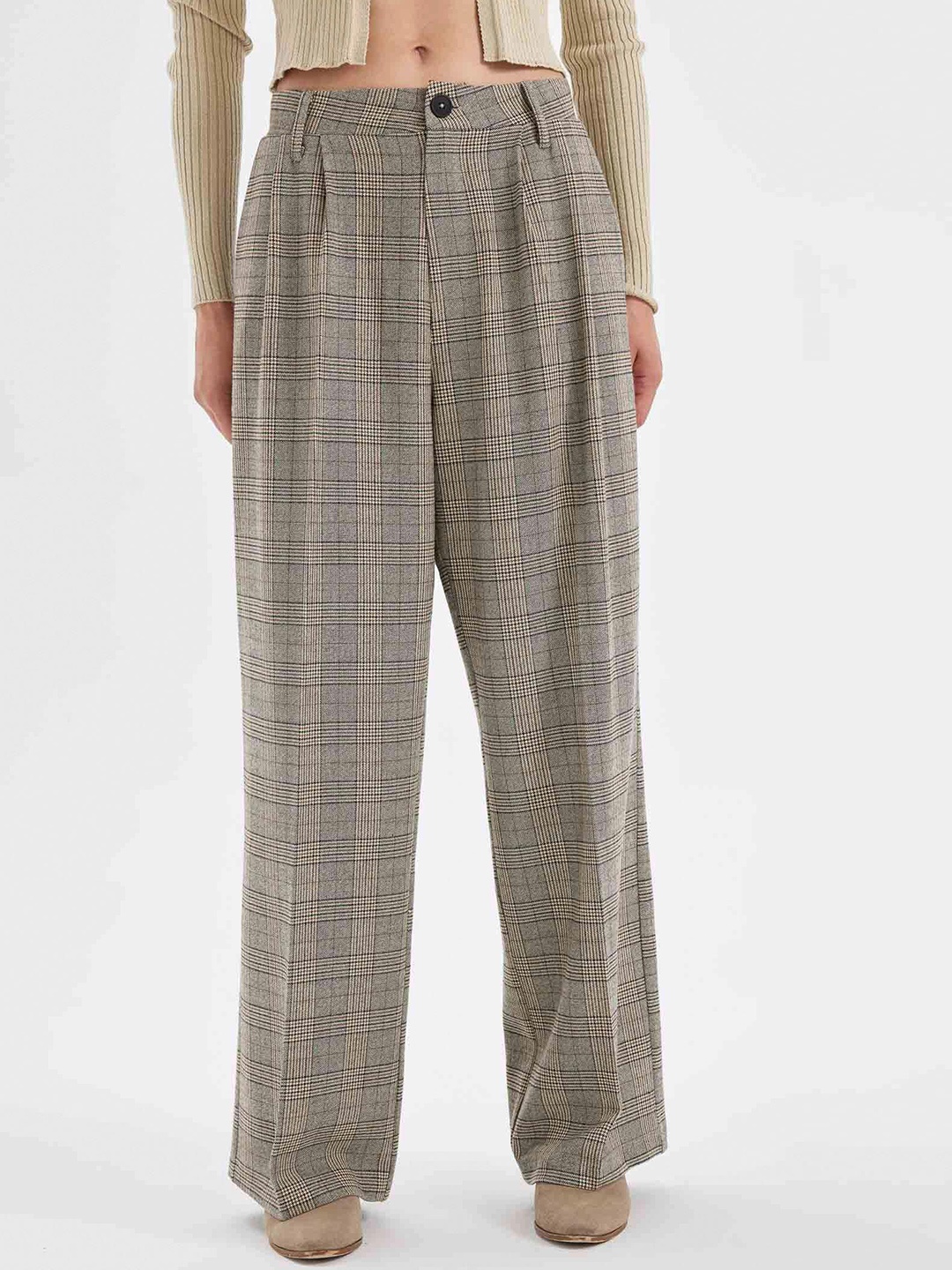 

DeFacto Women Checked Mid-Rise Regular Trousers, Na