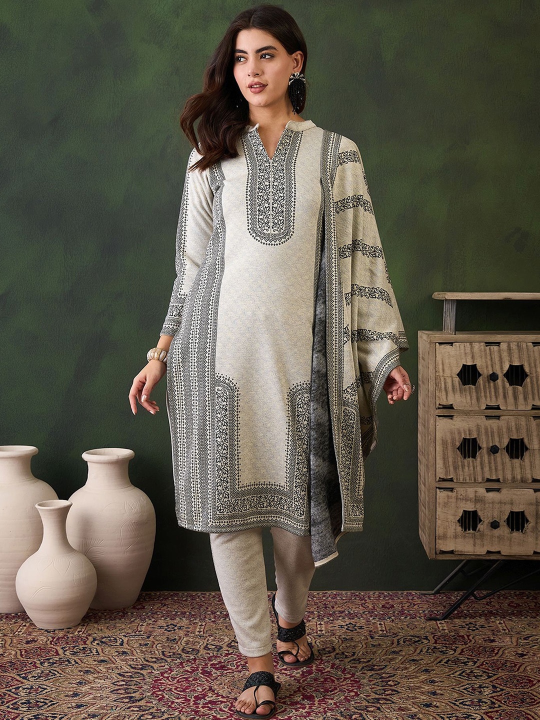 

Sangria Self Design Straight Kurta & Trouser With Dupatta, Off white