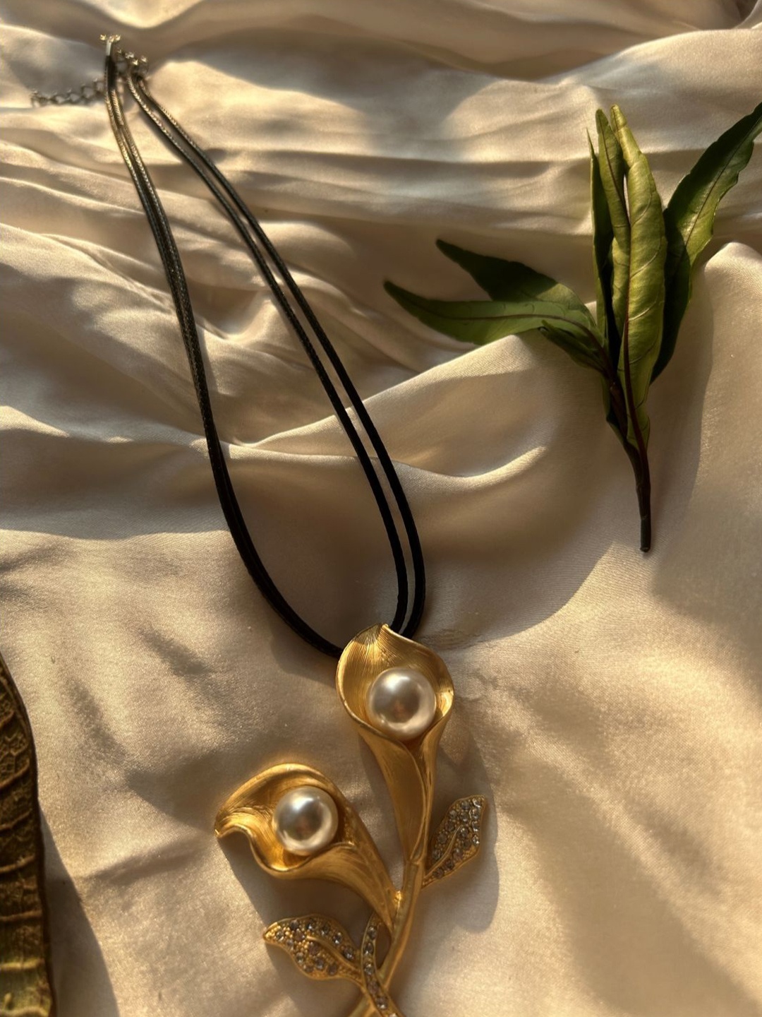 

The Jewellery Tale Brass Gold-Plated Choker Necklace
