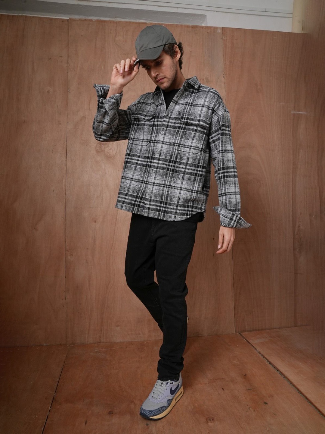 

The Roadster Lifestyle Co Checked Pure Cotton Relaxed-Fit Causal Shirt, Black