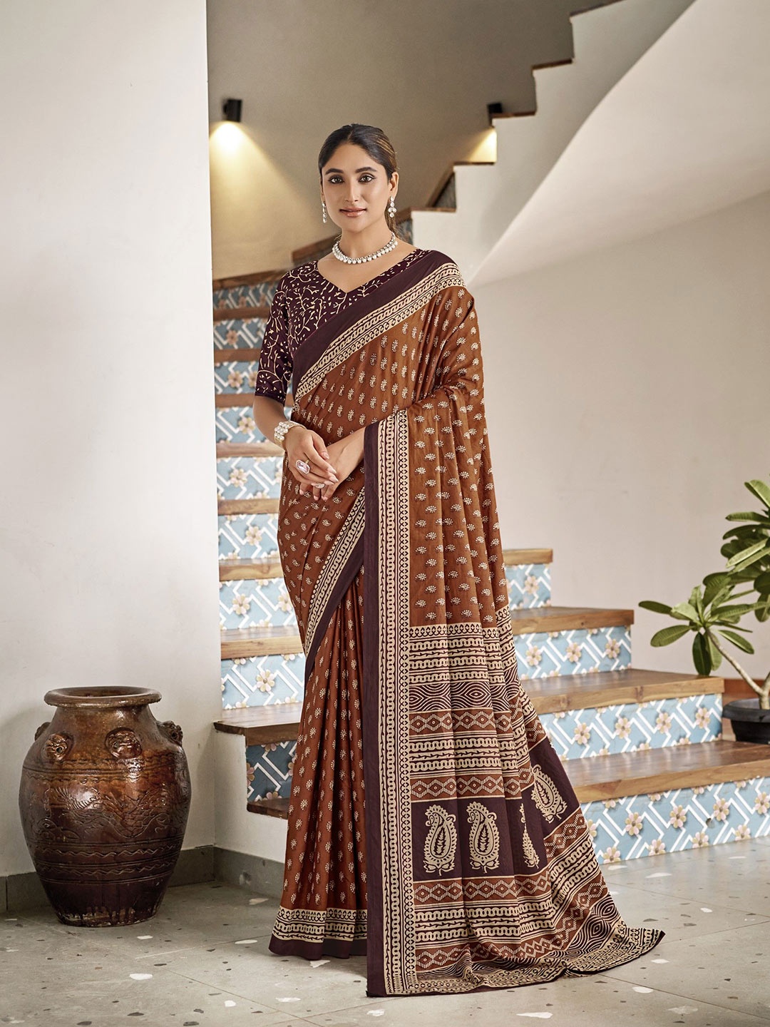 

Chandbaali Ajrak Printed Pure Cotton Bagru Saree, Brown