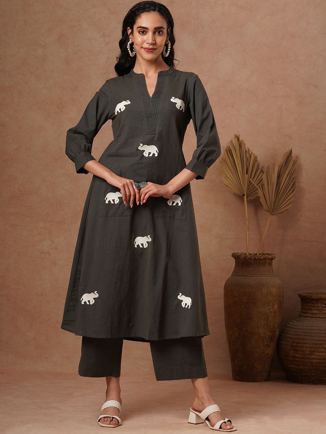 

INDYES Women Animal Embroidered Regular Thread Work Pure Cotton Kurta with Palazzos, Grey
