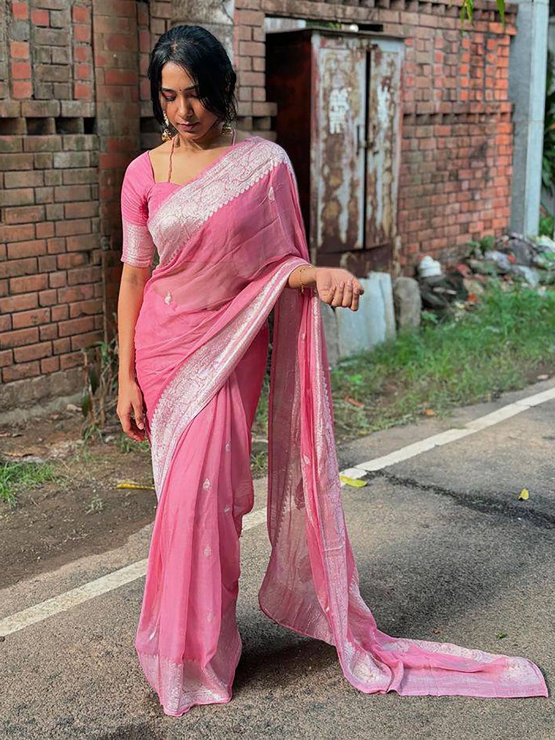 

Aldwych Woven Design Zari Banarasi Saree, Pink