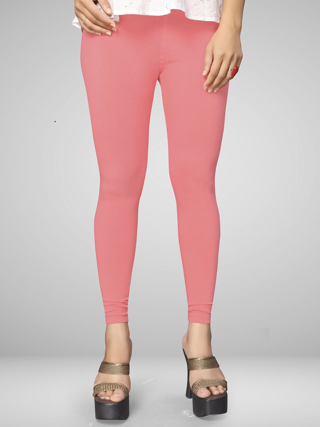 

MANTICORE Women Mid-Rise Ankle-Length Leggings, Peach