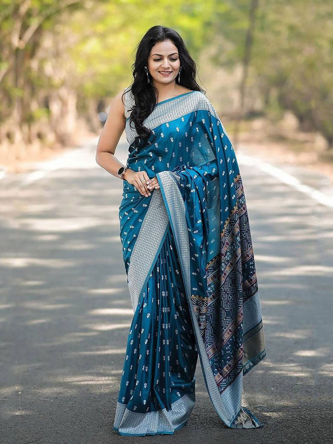 

Aldwych Woven Design Zari Banarasi Saree, Teal