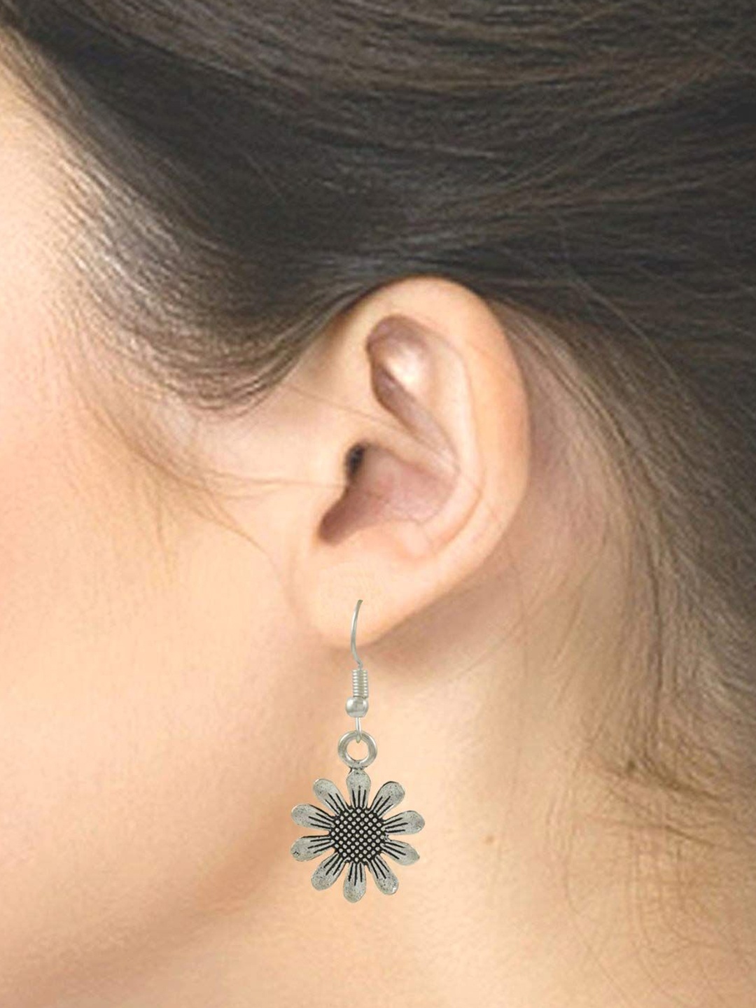 

HIGH TRENDZ Contemporary Hoop Earrings, Silver